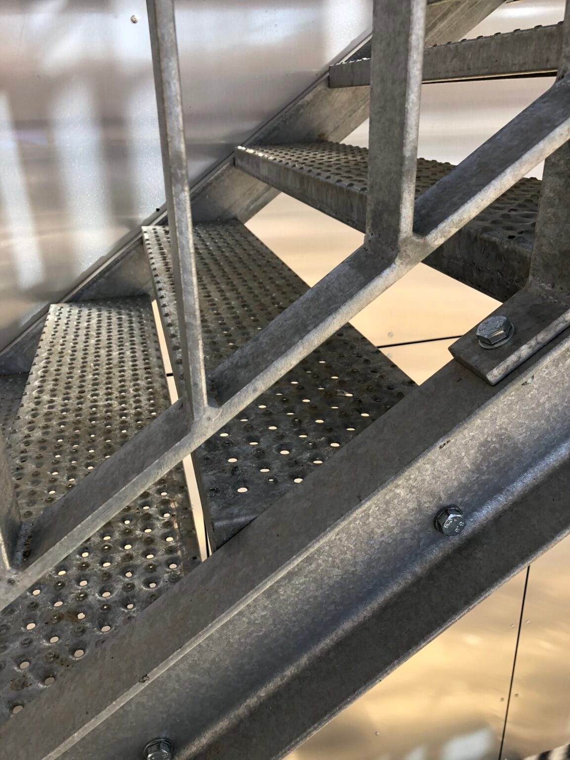 bureau_étude_ bois_timber_wood_engineering_ CLT_Cross laminated timber_GLT_Bois lamellé collé_ossature bois_lamibois_LVL_Glulam_stabilité_bureau d'étude structure_ingénieur bois_résille_treillis_panneau_circularité_bas carbone_poutre_colonne_école en structure bois_bureau en structure bois_crèche en bois_ batiment bois_RT2020_ European green deal_calcul d'assemblage bois_cadwork_étude d'exécution_calcul