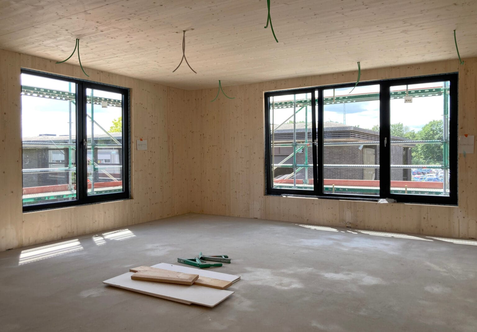 bureau_étude_ bois_timber_wood_engineering_ CLT_Cross laminated timber_GLT_Bois lamellé collé_ossature bois_lamibois_LVL_Glulam_stabilité_bureau d'étude structure_ingénieur bois_résille_treillis_panneau_circularité_bas carbone_poutre_colonne_école en structure bois_bureau en structure bois_crèche en bois_ batiment bois_RT2020_ European green deal_calcul d'assemblage bois_cadwork_étude d'exécution_calcul