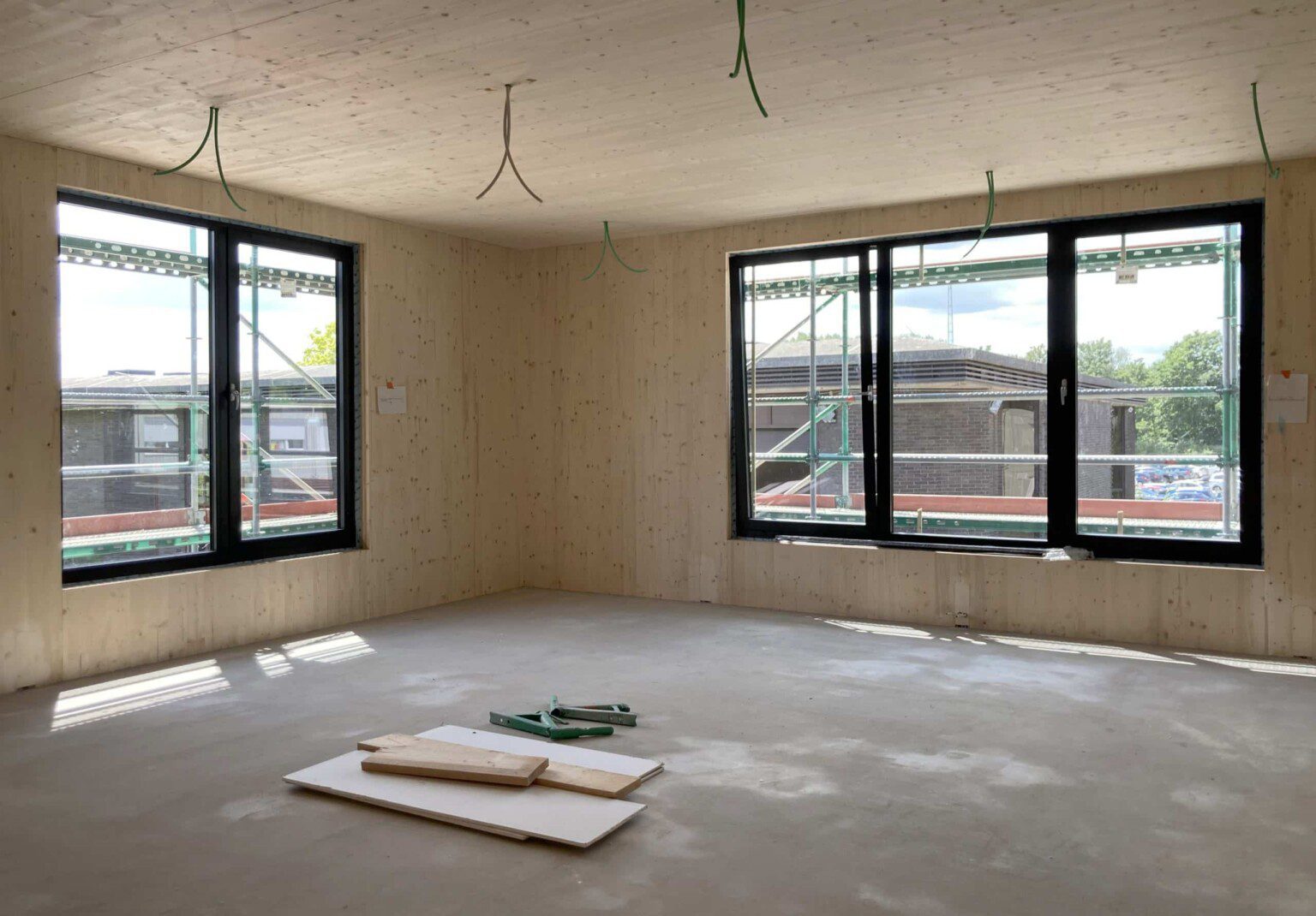 bureau_étude_ bois_timber_wood_engineering_ CLT_Cross laminated timber_GLT_Bois lamellé collé_ossature bois_lamibois_LVL_Glulam_stabilité_bureau d'étude structure_ingénieur bois_résille_treillis_panneau_circularité_bas carbone_poutre_colonne_école en structure bois_bureau en structure bois_crèche en bois_ batiment bois_RT2020_ European green deal_calcul d'assemblage bois_cadwork_étude d'exécution_calcul