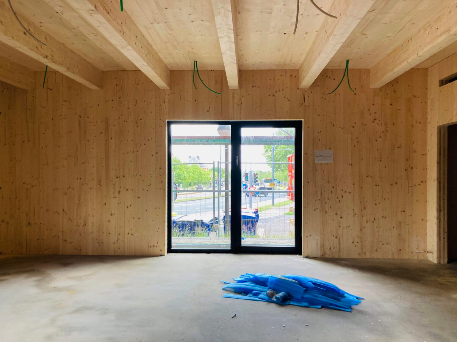 bureau_étude_ bois_timber_wood_engineering_ CLT_Cross laminated timber_GLT_Bois lamellé collé_ossature bois_lamibois_LVL_Glulam_stabilité_bureau d'étude structure_ingénieur bois_résille_treillis_panneau_circularité_bas carbone_poutre_colonne_école en structure bois_bureau en structure bois_crèche en bois_ batiment bois_RT2020_ European green deal_calcul d'assemblage bois_cadwork_étude d'exécution_calcul