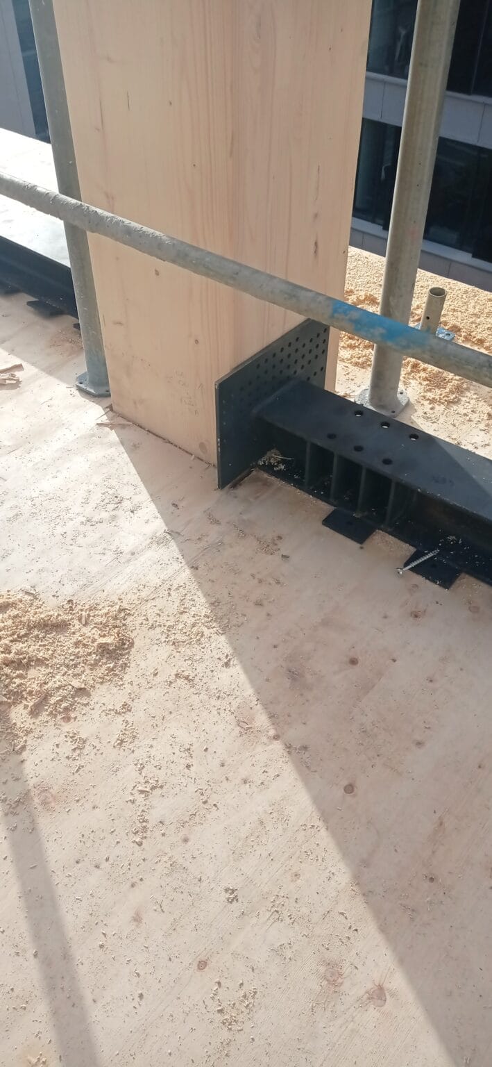 bureau_étude_ bois_timber_wood_engineering_ CLT_Cross laminated timber_GLT_Bois lamellé collé_ossature bois_lamibois_LVL_Glulam_stabilité_bureau d'étude structure_ingénieur bois_résille_treillis_panneau_circularité_bas carbone_poutre_colonne_école en structure bois_bureau en structure bois_crèche en bois_ batiment bois_RT2020_ European green deal_calcul d'assemblage bois_cadwork_étude d'exécution_calcul