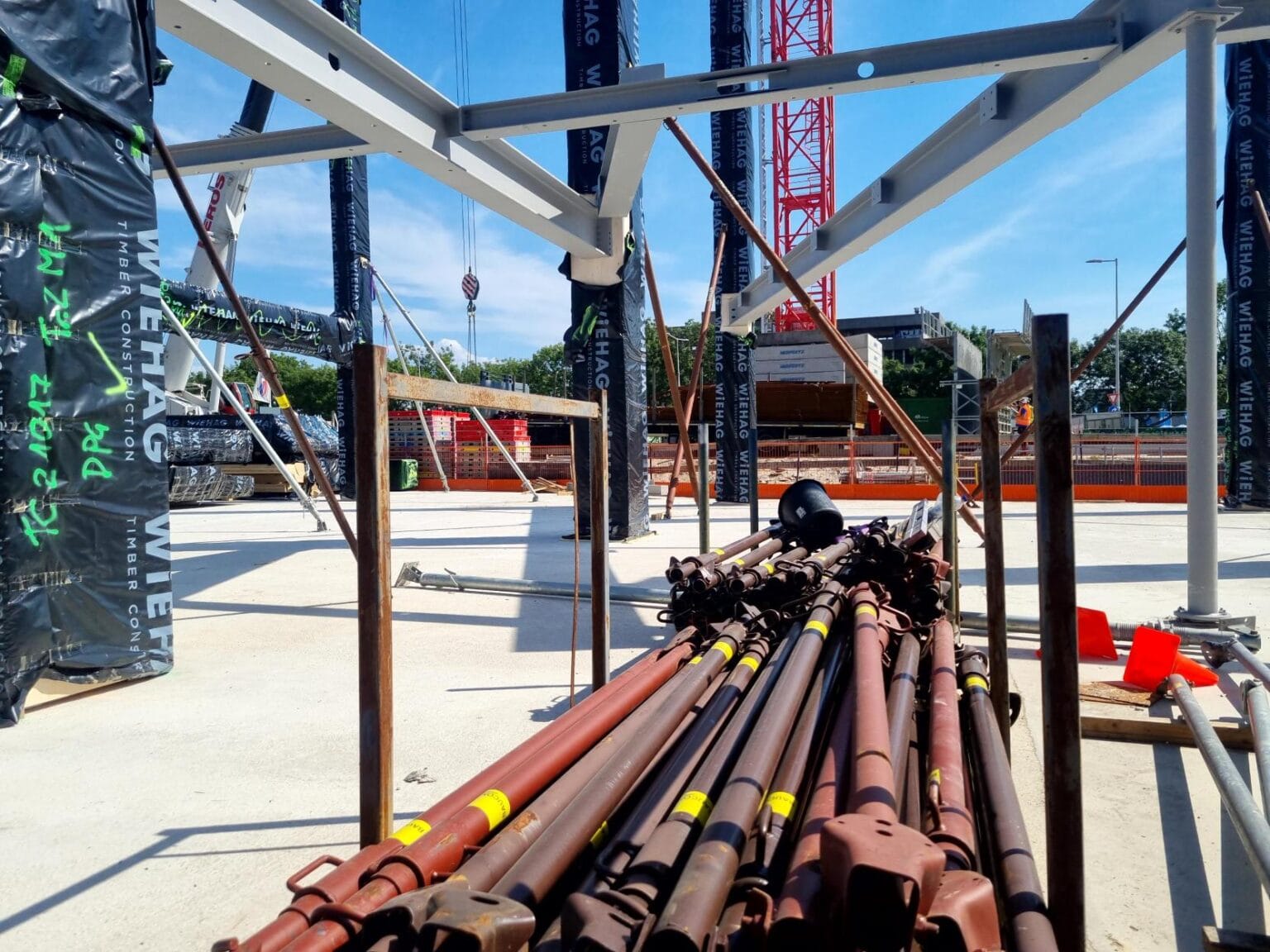 bureau_étude_ bois_timber_wood_engineering_ CLT_Cross laminated timber_GLT_Bois lamellé collé_ossature bois_lamibois_LVL_Glulam_stabilité_bureau d'étude structure_ingénieur bois_résille_treillis_panneau_circularité_bas carbone_poutre_colonne_école en structure bois_bureau en structure bois_crèche en bois_ batiment bois_RT2020_ European green deal_calcul d'assemblage bois_cadwork_étude d'exécution_calcul