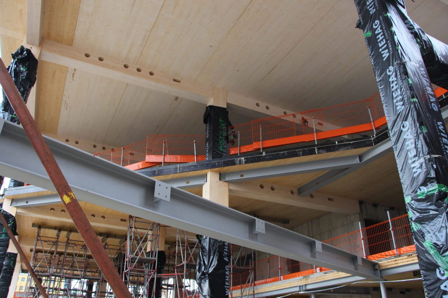 bureau_étude_ bois_timber_wood_engineering_ CLT_Cross laminated timber_GLT_Bois lamellé collé_ossature bois_lamibois_LVL_Glulam_stabilité_bureau d'étude structure_ingénieur bois_résille_treillis_panneau_circularité_bas carbone_poutre_colonne_école en structure bois_bureau en structure bois_crèche en bois_ batiment bois_RT2020_ European green deal_calcul d'assemblage bois_cadwork_étude d'exécution_calcul
