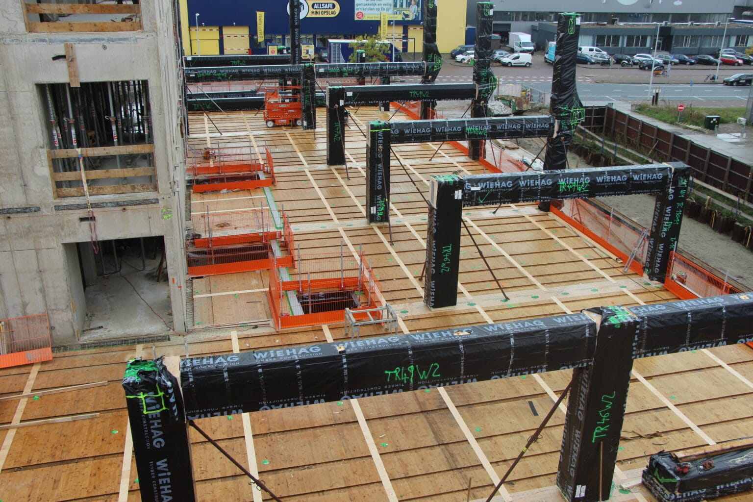 bureau_étude_ bois_timber_wood_engineering_ CLT_Cross laminated timber_GLT_Bois lamellé collé_ossature bois_lamibois_LVL_Glulam_stabilité_bureau d'étude structure_ingénieur bois_résille_treillis_panneau_circularité_bas carbone_poutre_colonne_école en structure bois_bureau en structure bois_crèche en bois_ batiment bois_RT2020_ European green deal_calcul d'assemblage bois_cadwork_étude d'exécution_calcul