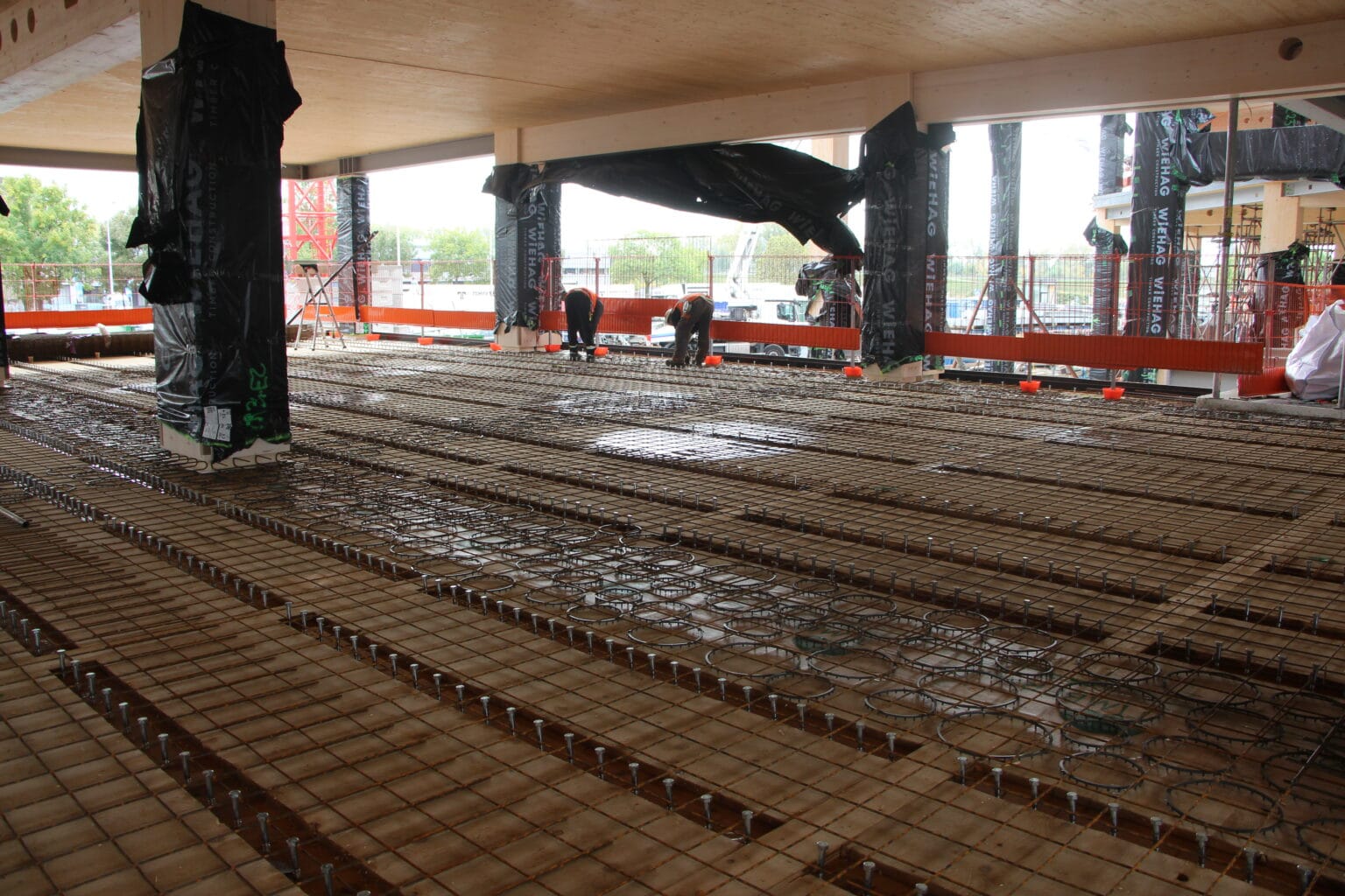 bureau_étude_ bois_timber_wood_engineering_ CLT_Cross laminated timber_GLT_Bois lamellé collé_ossature bois_lamibois_LVL_Glulam_stabilité_bureau d'étude structure_ingénieur bois_résille_treillis_panneau_circularité_bas carbone_poutre_colonne_école en structure bois_bureau en structure bois_crèche en bois_ batiment bois_RT2020_ European green deal_calcul d'assemblage bois_cadwork_étude d'exécution_calcul