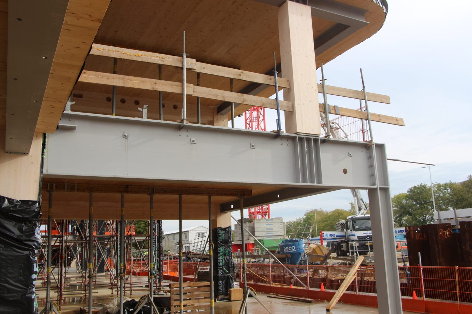 bureau_étude_ bois_timber_wood_engineering_ CLT_Cross laminated timber_GLT_Bois lamellé collé_ossature bois_lamibois_LVL_Glulam_stabilité_bureau d'étude structure_ingénieur bois_résille_treillis_panneau_circularité_bas carbone_poutre_colonne_école en structure bois_bureau en structure bois_crèche en bois_ batiment bois_RT2020_ European green deal_calcul d'assemblage bois_cadwork_étude d'exécution_calcul