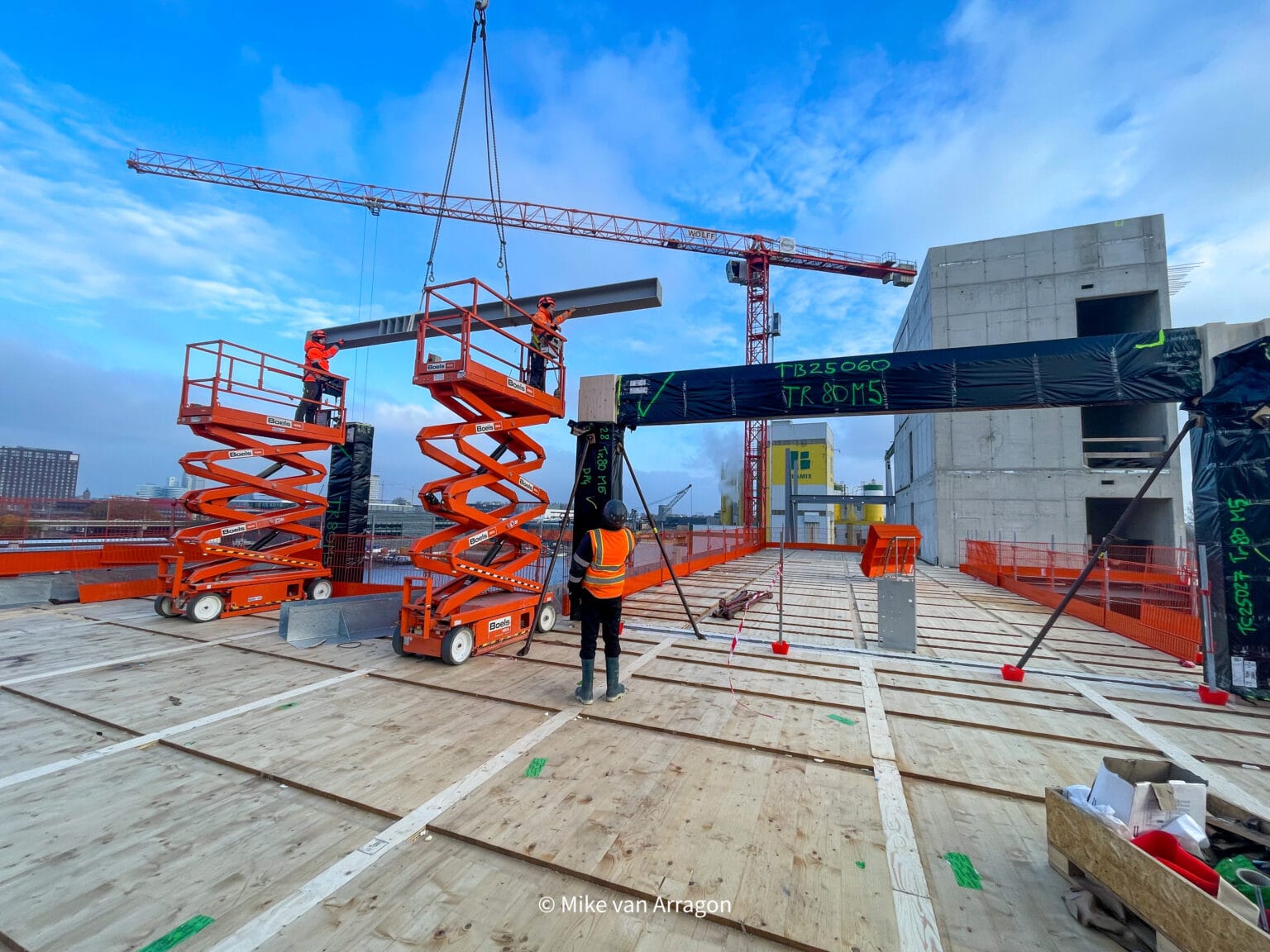 bureau_étude_ bois_timber_wood_engineering_ CLT_Cross laminated timber_GLT_Bois lamellé collé_ossature bois_lamibois_LVL_Glulam_stabilité_bureau d'étude structure_ingénieur bois_résille_treillis_panneau_circularité_bas carbone_poutre_colonne_école en structure bois_bureau en structure bois_crèche en bois_ batiment bois_RT2020_ European green deal_calcul d'assemblage bois_cadwork_étude d'exécution_calcul