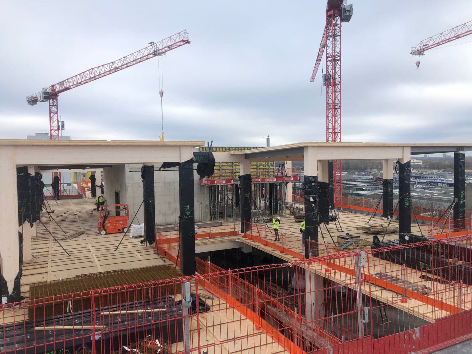 bureau_étude_ bois_timber_wood_engineering_ CLT_Cross laminated timber_GLT_Bois lamellé collé_ossature bois_lamibois_LVL_Glulam_stabilité_bureau d'étude structure_ingénieur bois_résille_treillis_panneau_circularité_bas carbone_poutre_colonne_école en structure bois_bureau en structure bois_crèche en bois_ batiment bois_RT2020_ European green deal_calcul d'assemblage bois_cadwork_étude d'exécution_calcul