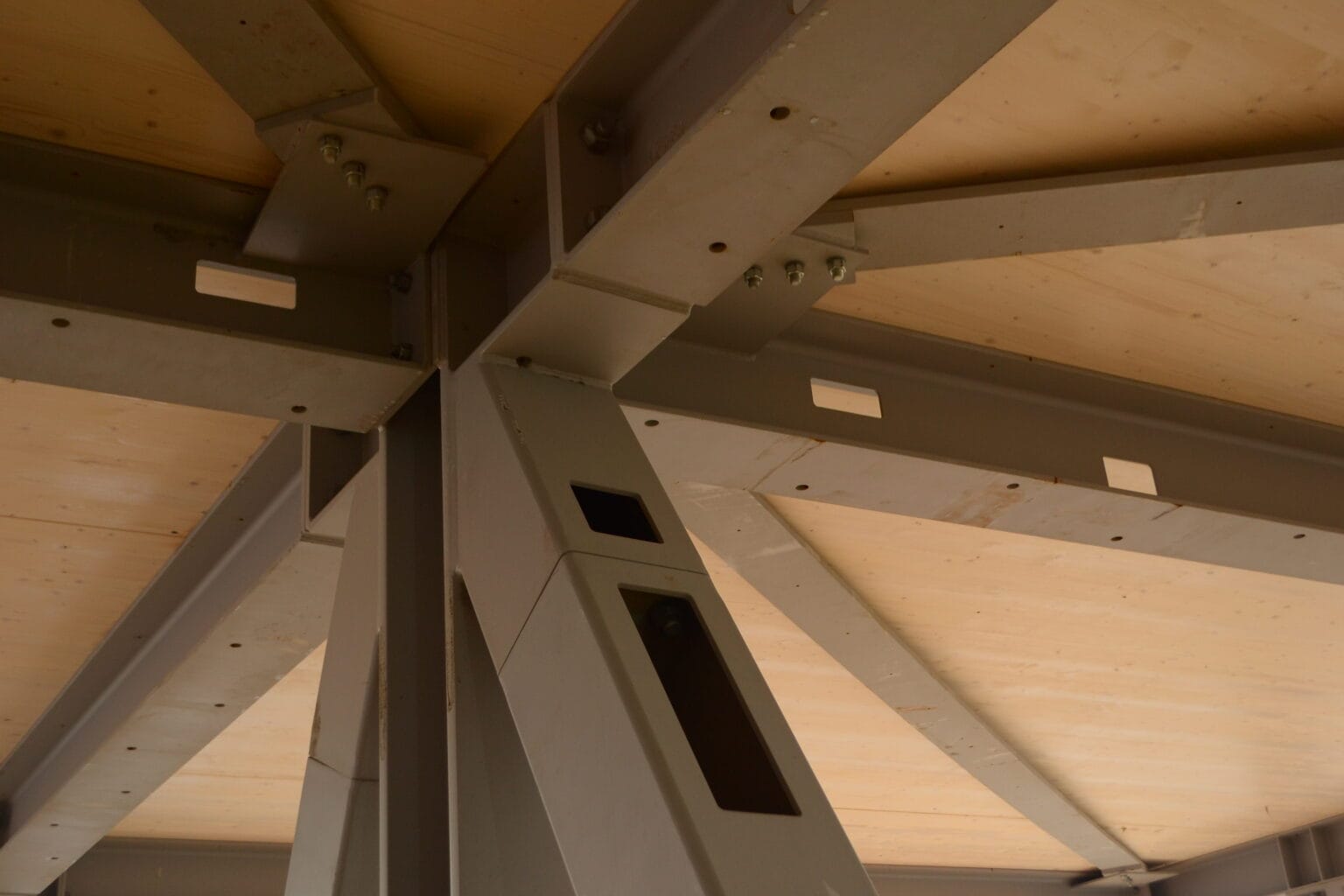 bureau_étude_ bois_timber_wood_engineering_ CLT_Cross laminated timber_GLT_Bois lamellé collé_ossature bois_lamibois_LVL_Glulam_stabilité_bureau d'étude structure_ingénieur bois_résille_treillis_panneau_circularité_bas carbone_poutre_colonne_école en structure bois_bureau en structure bois_crèche en bois_ batiment bois_RT2020_ European green deal_calcul d'assemblage bois_cadwork_étude d'exécution_calcul