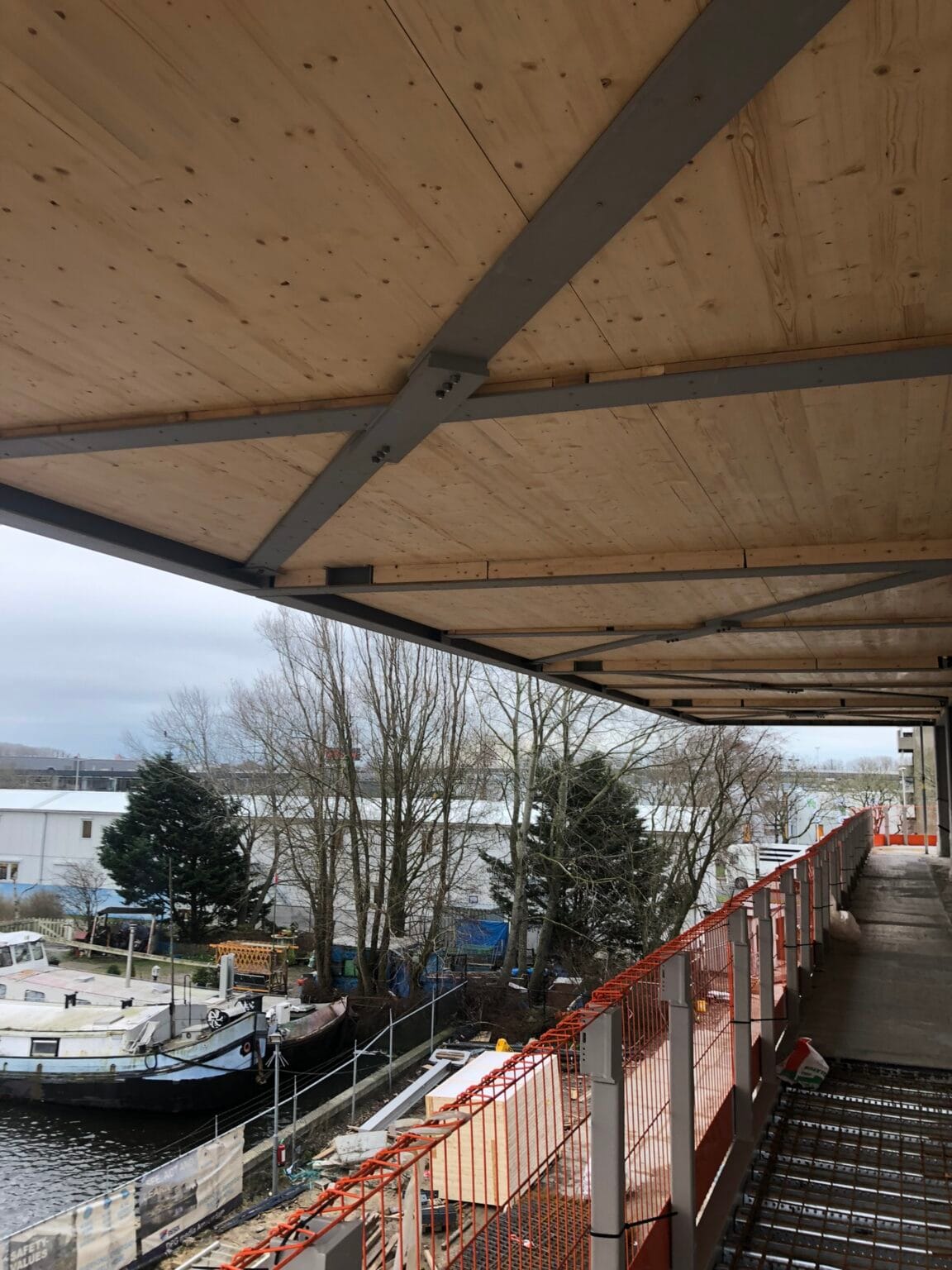 bureau_étude_ bois_timber_wood_engineering_ CLT_Cross laminated timber_GLT_Bois lamellé collé_ossature bois_lamibois_LVL_Glulam_stabilité_bureau d'étude structure_ingénieur bois_résille_treillis_panneau_circularité_bas carbone_poutre_colonne_école en structure bois_bureau en structure bois_crèche en bois_ batiment bois_RT2020_ European green deal_calcul d'assemblage bois_cadwork_étude d'exécution_calcul